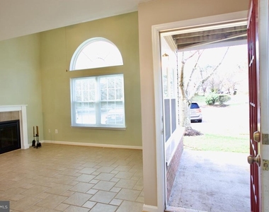 913 Hillside Lake Terrace - Photo Thumbnail 8