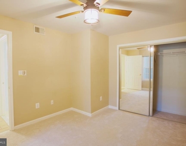 913 Hillside Lake Terrace - Photo Thumbnail 12