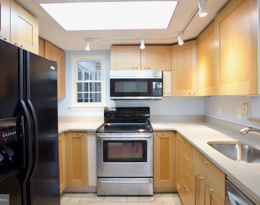 913 Hillside Lake Terrace - Photo Thumbnail 9