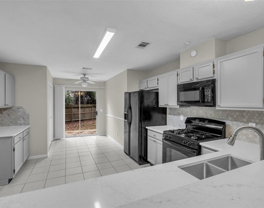 10 Treadwell Place - Photo Thumbnail 8