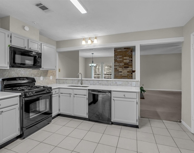10 Treadwell Place - Photo Thumbnail 7