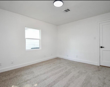 6834 Saint Augustine Street - Photo Thumbnail 14