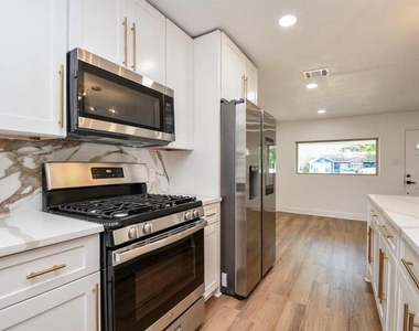 6834 Saint Augustine Street - Photo Thumbnail 6