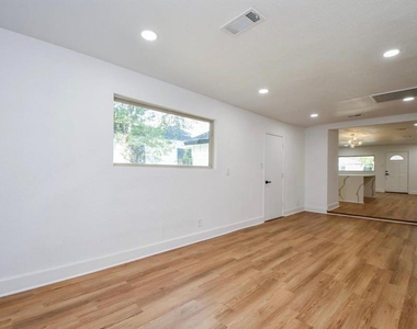 6834 Saint Augustine Street - Photo Thumbnail 8