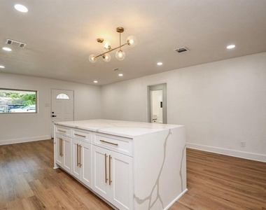 6834 Saint Augustine Street - Photo Thumbnail 4