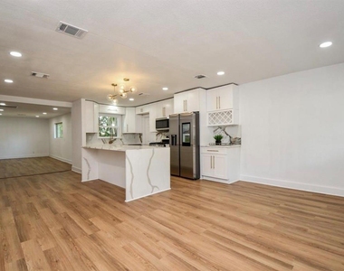 6834 Saint Augustine Street - Photo Thumbnail 3