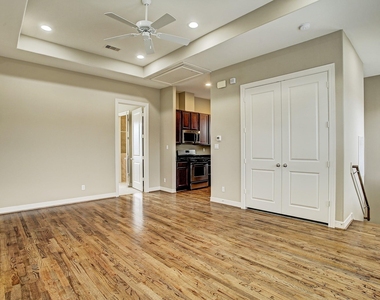 3830 Centerplaza Drive - Photo Thumbnail 4