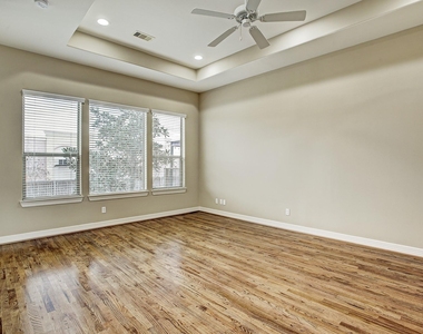3830 Centerplaza Drive - Photo Thumbnail 6