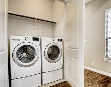 3830 Centerplaza Drive - Photo Thumbnail 7