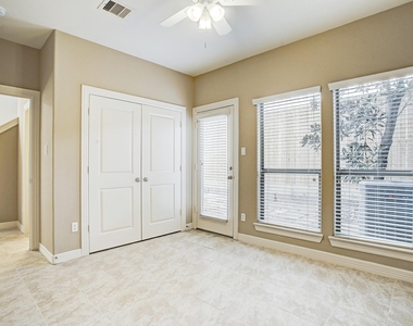 3830 Centerplaza Drive - Photo Thumbnail 2