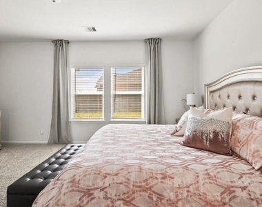 1326 Ponderosa Pine Drive - Photo Thumbnail 8