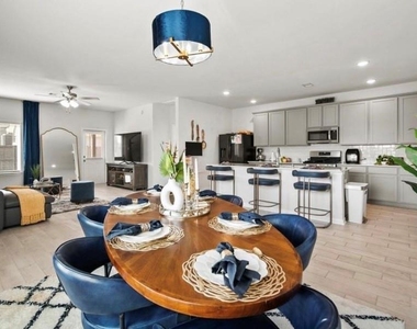 1326 Ponderosa Pine Drive - Photo Thumbnail 7
