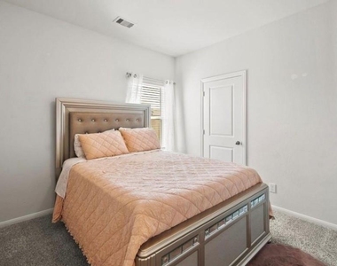 1326 Ponderosa Pine Drive - Photo Thumbnail 11