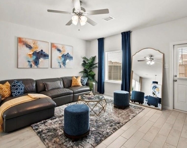 1326 Ponderosa Pine Drive - Photo Thumbnail 6