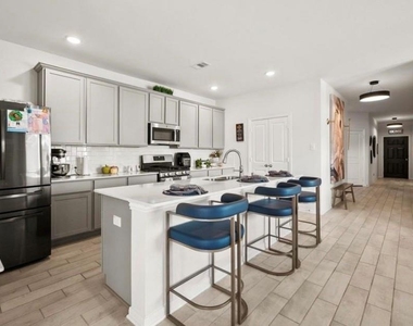 1326 Ponderosa Pine Drive - Photo Thumbnail 2