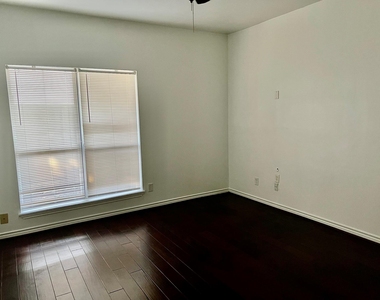 10047 Westpark Drive - Photo Thumbnail 14