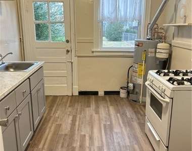 1209 Wallace Street - Photo Thumbnail 3