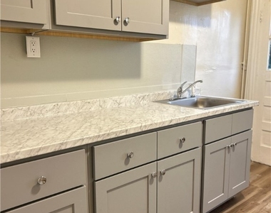 1209 Wallace Street - Photo Thumbnail 4