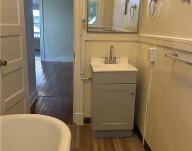 1209 Wallace Street - Photo Thumbnail 11