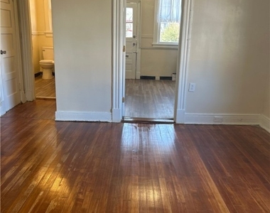 1209 Wallace Street - Photo Thumbnail 8