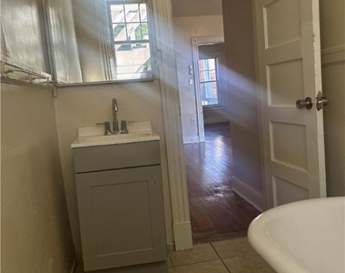 1209 Wallace Street - Photo Thumbnail 13