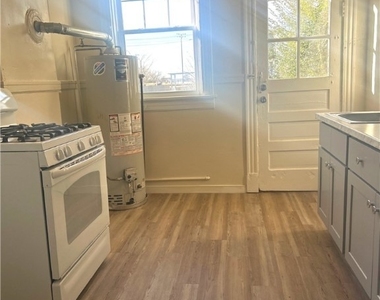 1209 Wallace Street - Photo Thumbnail 3