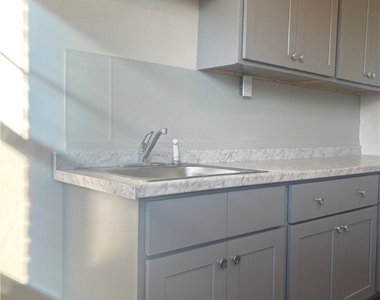 1209 Wallace Street - Photo Thumbnail 2
