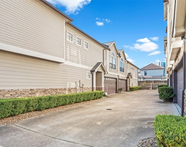 2406 Calumet Street - Photo Thumbnail 28