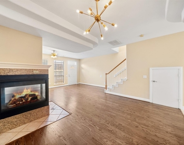2406 Calumet Street - Photo Thumbnail 17