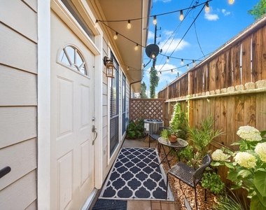 2406 Calumet Street - Photo Thumbnail 26