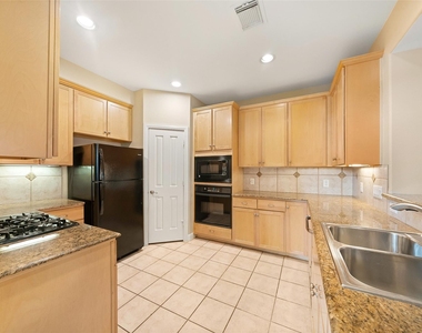 2406 Calumet Street - Photo Thumbnail 21