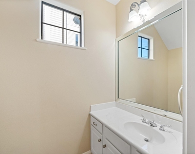 2406 Calumet Street - Photo Thumbnail 24