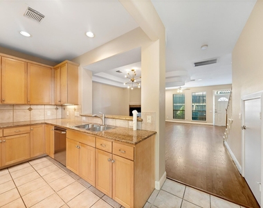 2406 Calumet Street - Photo Thumbnail 23