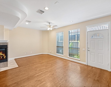 2406 Calumet Street - Photo Thumbnail 13