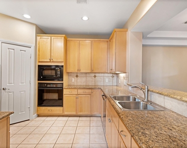 2406 Calumet Street - Photo Thumbnail 22