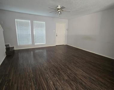 938 Birnham Woods Boulevard - Photo Thumbnail 8