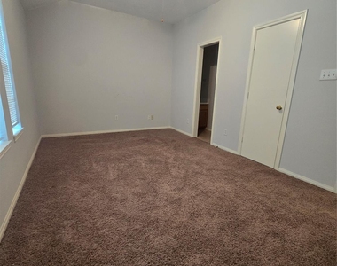 938 Birnham Woods Boulevard - Photo Thumbnail 3