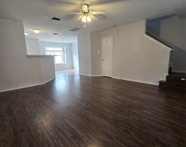 938 Birnham Woods Boulevard - Photo Thumbnail 9