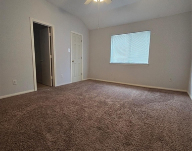 938 Birnham Woods Boulevard - Photo Thumbnail 5