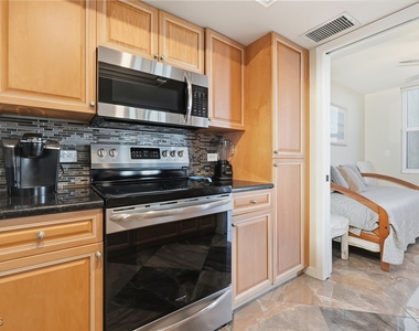 6585 Nicholas Boulevard - Photo Thumbnail 11