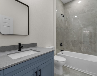 1134 Cumming Street E - Photo Thumbnail 15