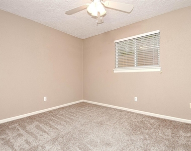 518 Moore Street - Photo Thumbnail 10