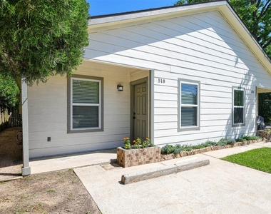 518 Moore Street - Photo Thumbnail 2