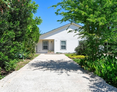 518 Moore Street - Photo Thumbnail 16