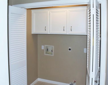 518 Moore Street - Photo Thumbnail 14