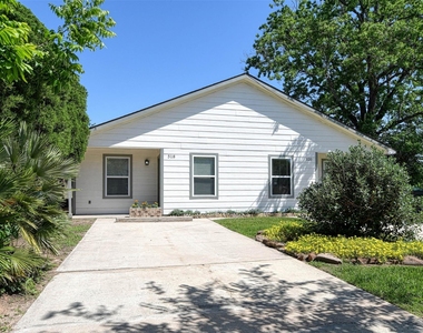 518 Moore Street - Photo Thumbnail 1