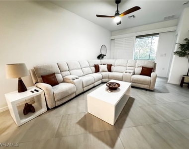 2084 Wellington Street - Photo Thumbnail 2
