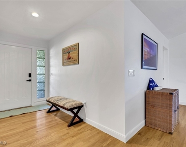 1282 Belaire Court W - Photo Thumbnail 2