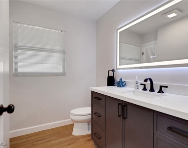 1282 Belaire Court W - Photo Thumbnail 20