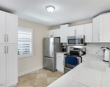 4200 Belair Lane - Photo Thumbnail 3